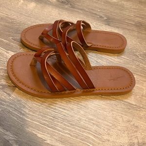 Universal Thread Sandal size 7